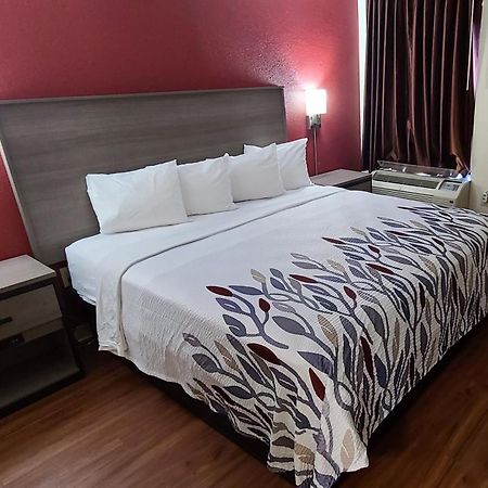 Red Roof Inn & Suites Cornelius - Lake Norman Екстериор снимка