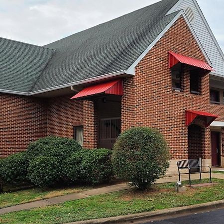 Red Roof Inn & Suites Cornelius - Lake Norman Екстериор снимка
