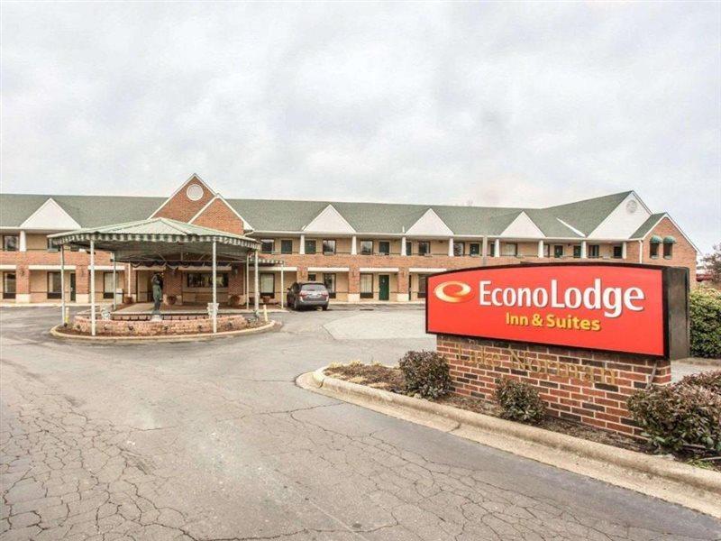 Red Roof Inn & Suites Cornelius - Lake Norman Екстериор снимка