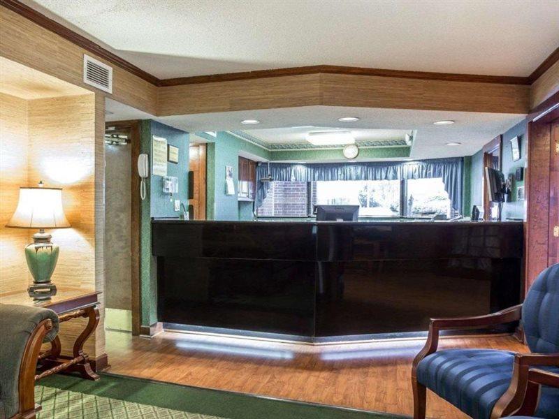 Red Roof Inn & Suites Cornelius - Lake Norman Екстериор снимка