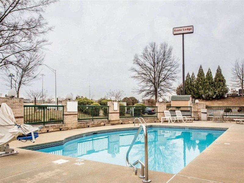 Red Roof Inn & Suites Cornelius - Lake Norman Екстериор снимка