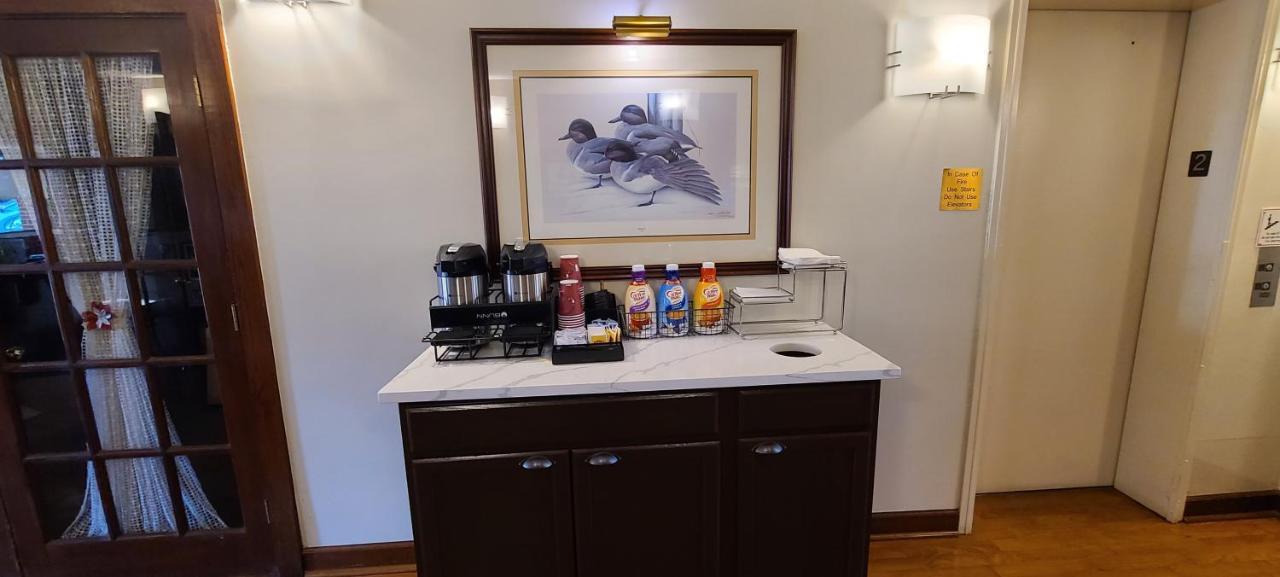 Red Roof Inn & Suites Cornelius - Lake Norman Екстериор снимка