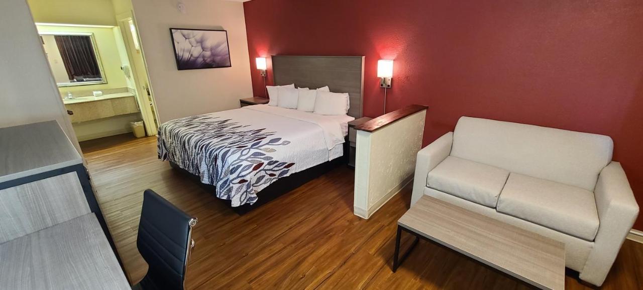 Red Roof Inn & Suites Cornelius - Lake Norman Екстериор снимка