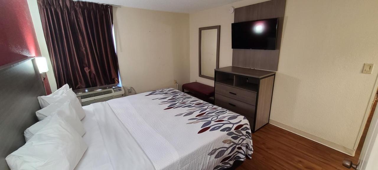 Red Roof Inn & Suites Cornelius - Lake Norman Екстериор снимка