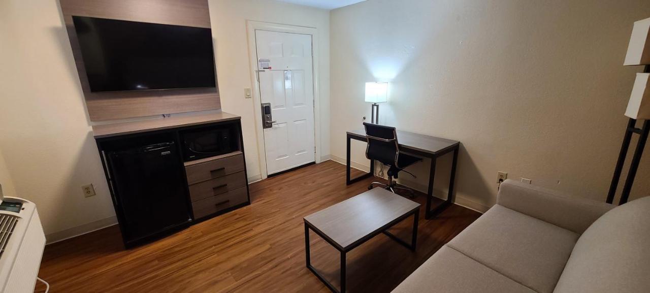 Red Roof Inn & Suites Cornelius - Lake Norman Екстериор снимка
