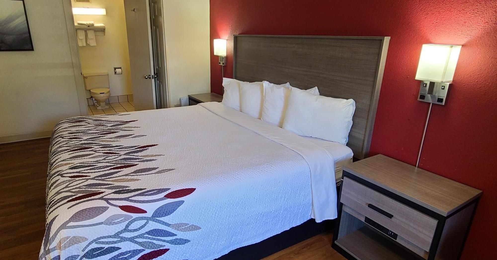 Red Roof Inn & Suites Cornelius - Lake Norman Екстериор снимка