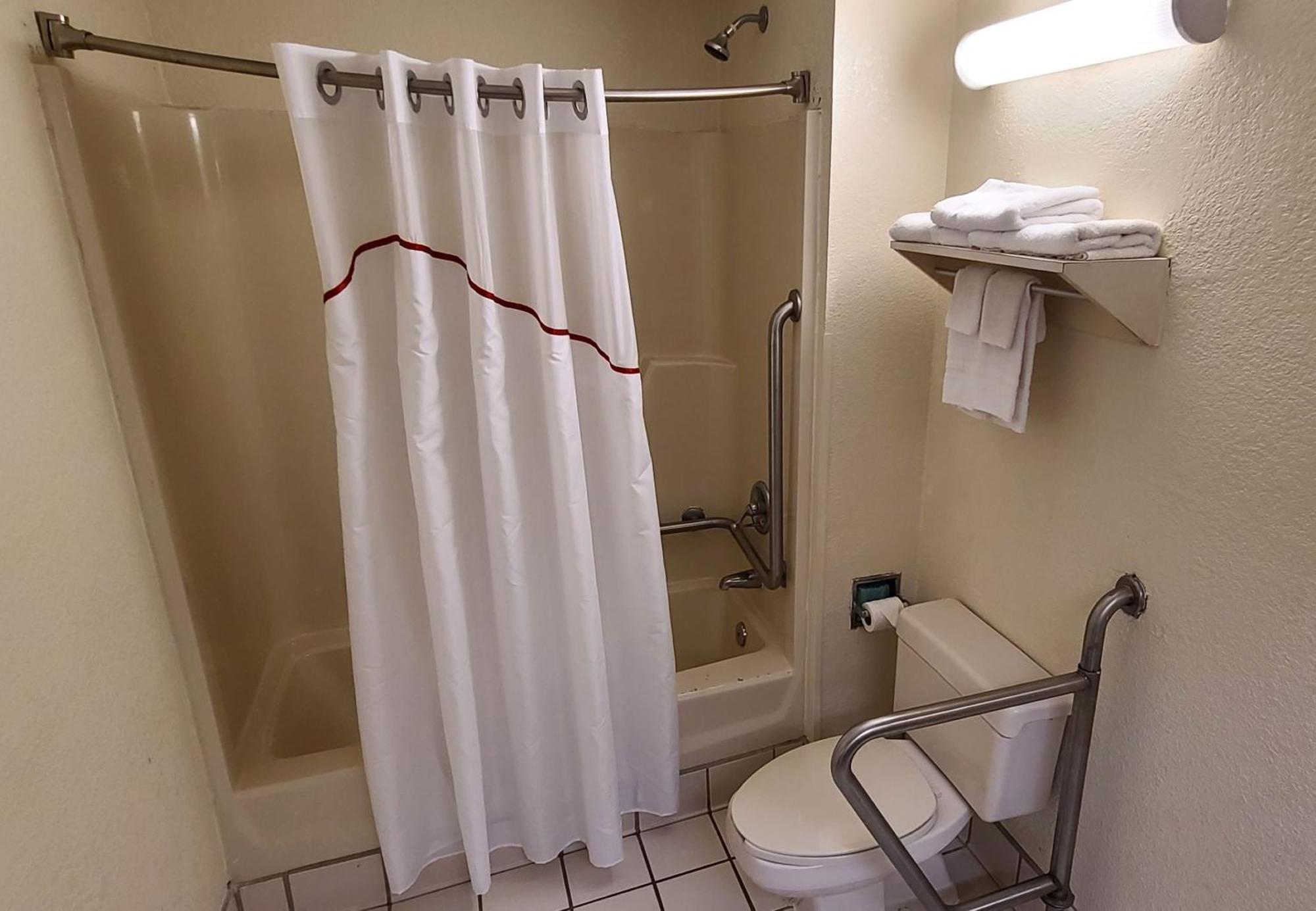 Red Roof Inn & Suites Cornelius - Lake Norman Екстериор снимка