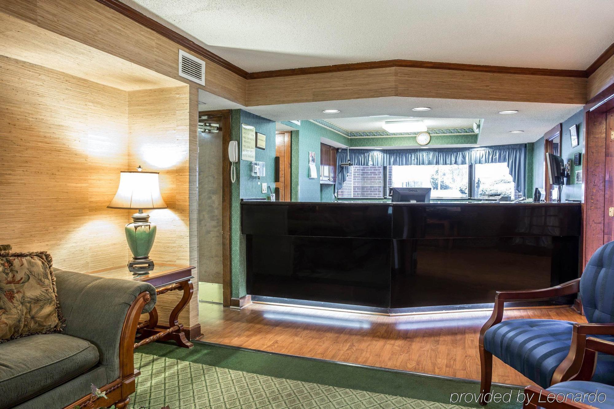 Red Roof Inn & Suites Cornelius - Lake Norman Екстериор снимка