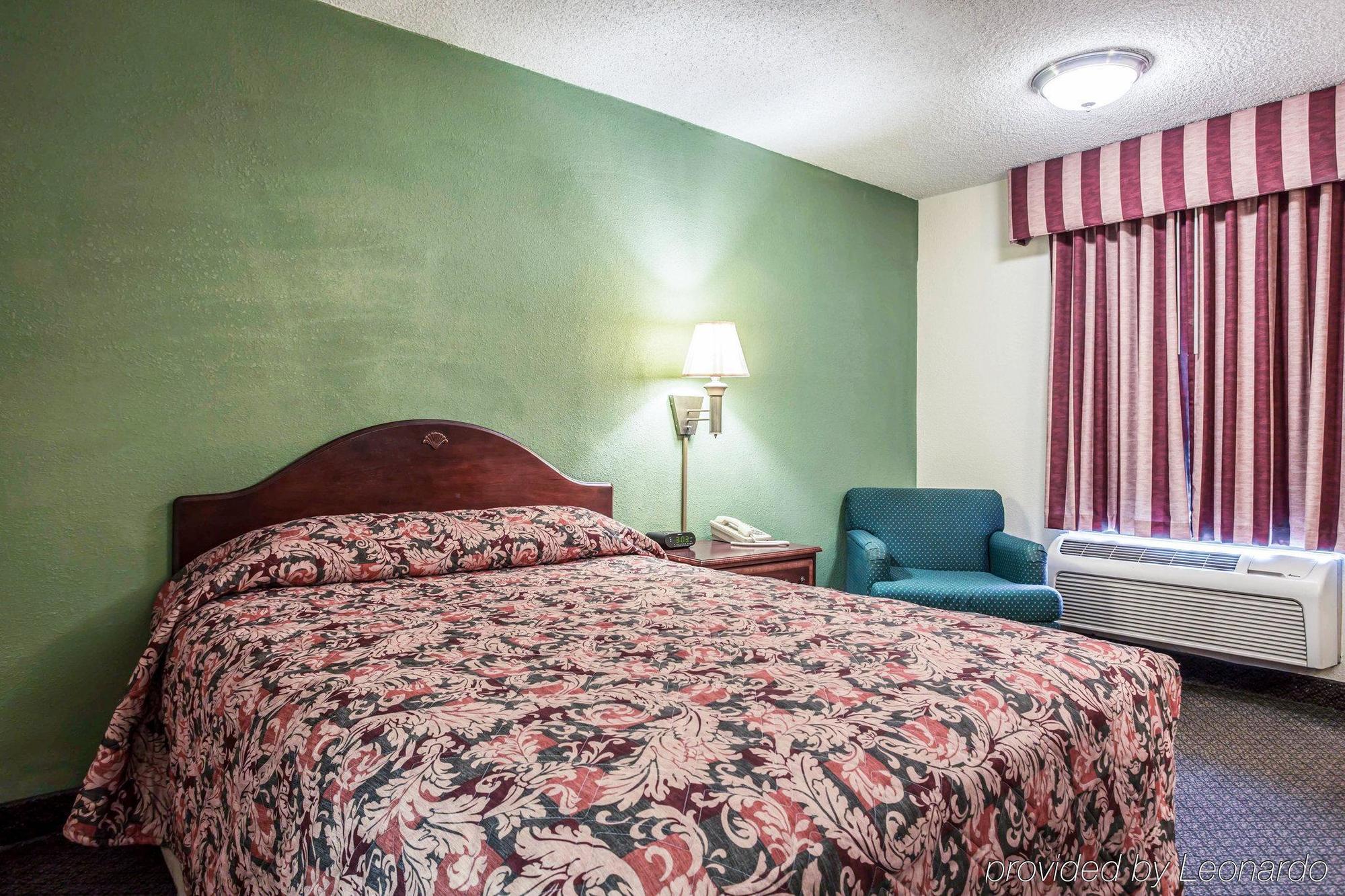Red Roof Inn & Suites Cornelius - Lake Norman Екстериор снимка