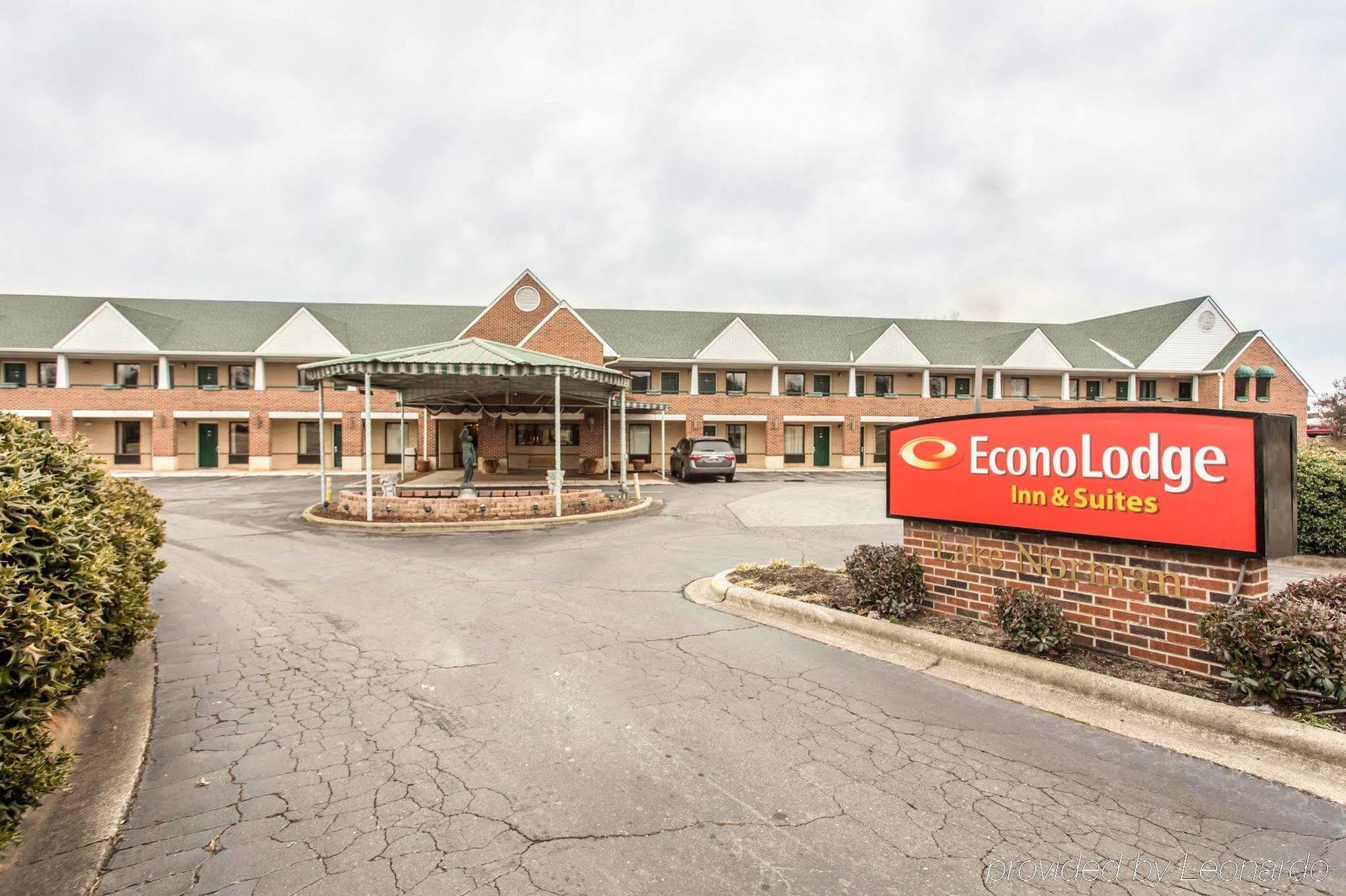 Red Roof Inn & Suites Cornelius - Lake Norman Екстериор снимка