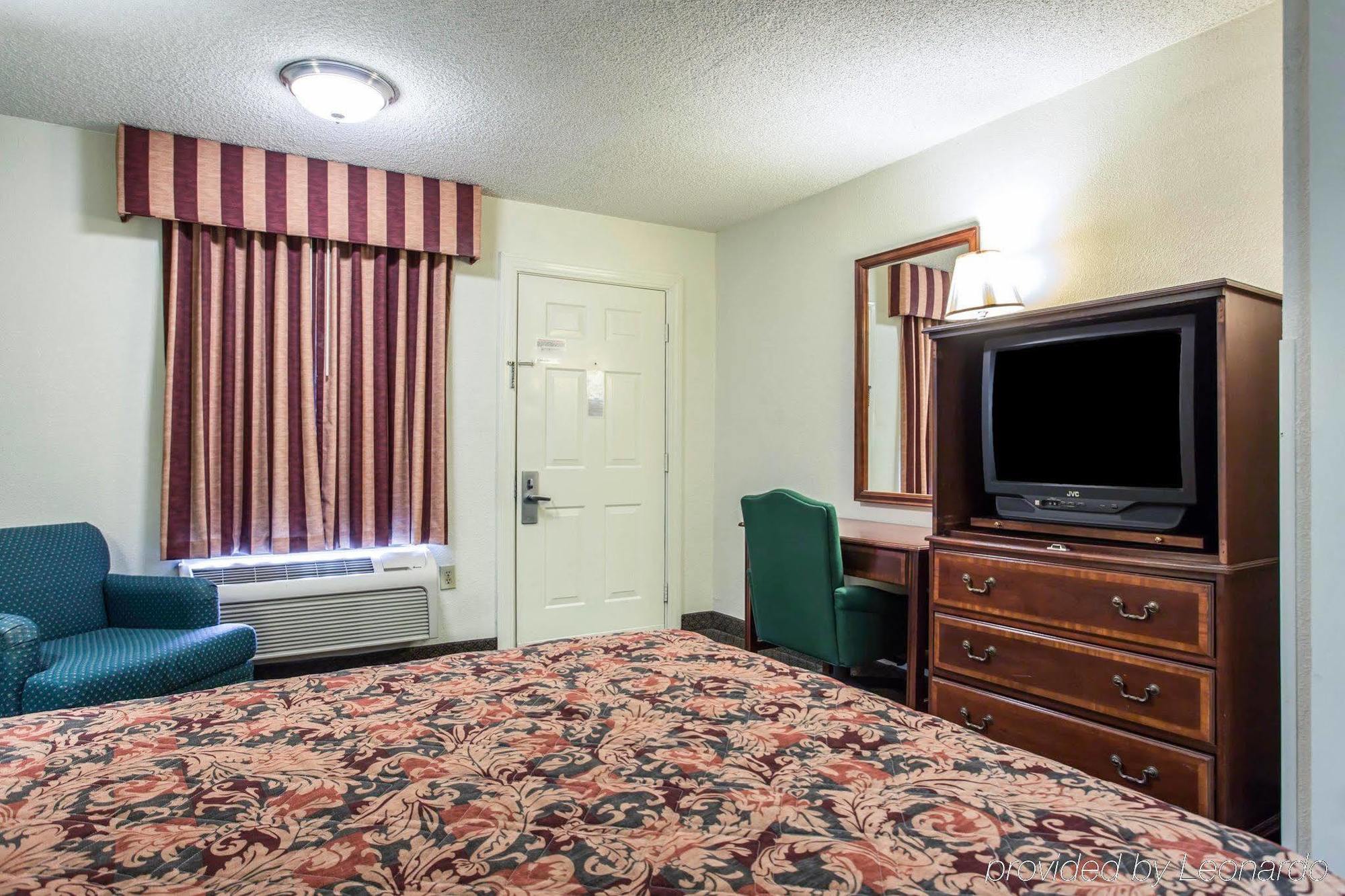Red Roof Inn & Suites Cornelius - Lake Norman Екстериор снимка