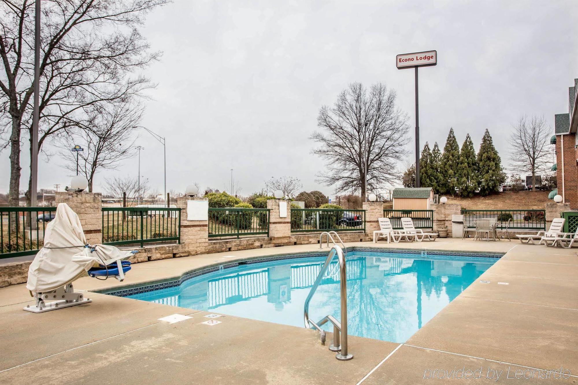 Red Roof Inn & Suites Cornelius - Lake Norman Екстериор снимка