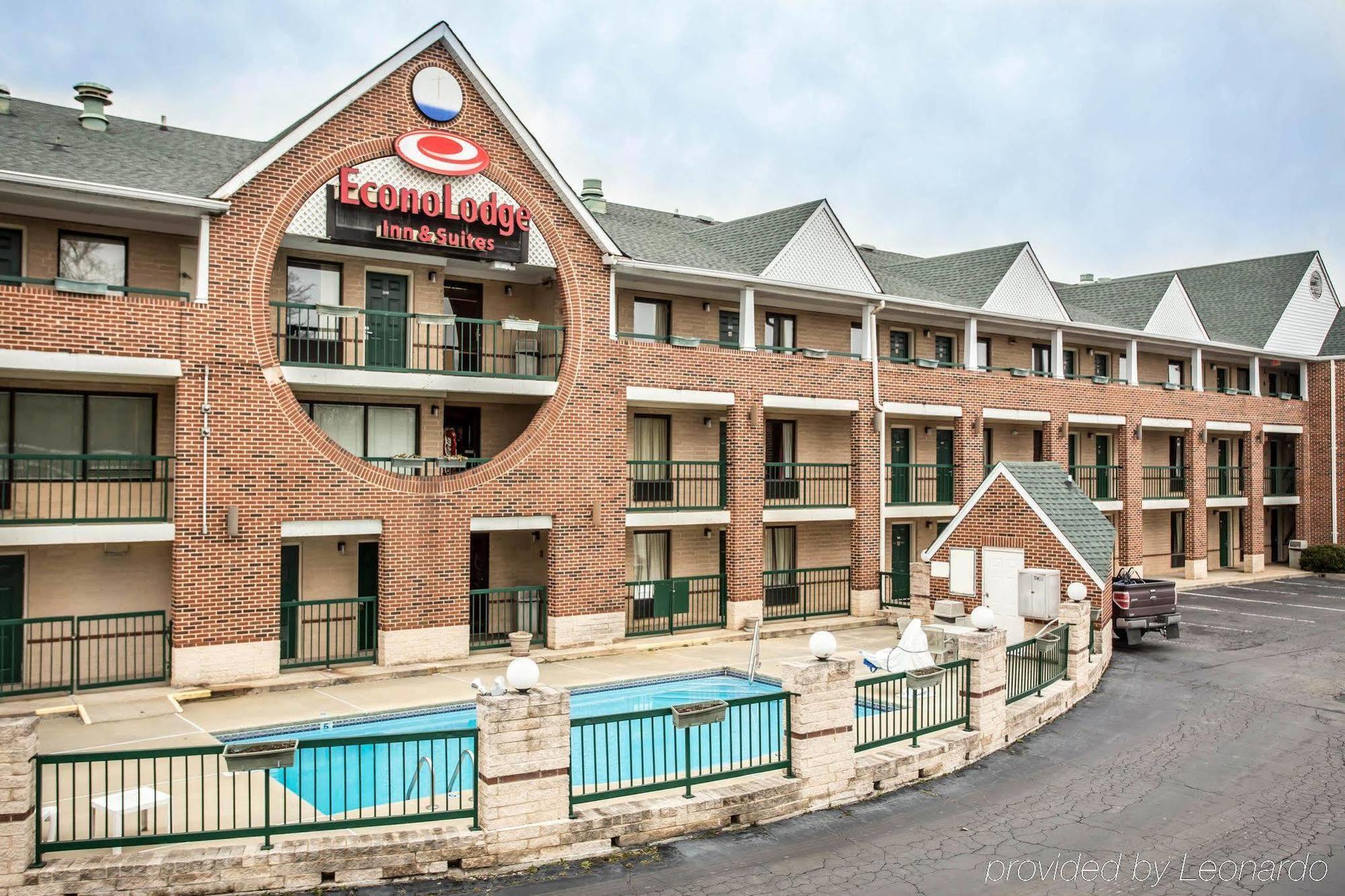 Red Roof Inn & Suites Cornelius - Lake Norman Екстериор снимка