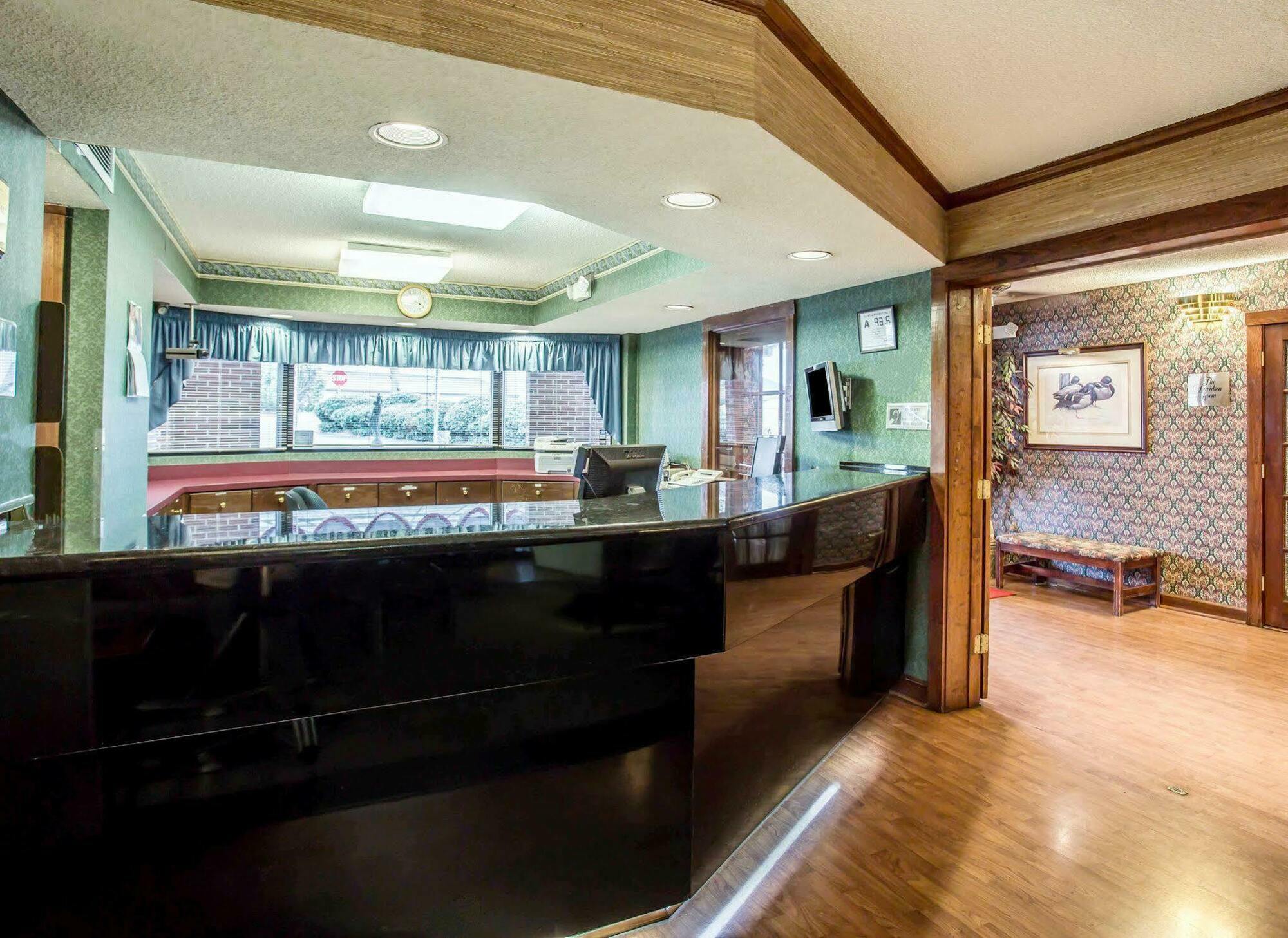 Red Roof Inn & Suites Cornelius - Lake Norman Екстериор снимка