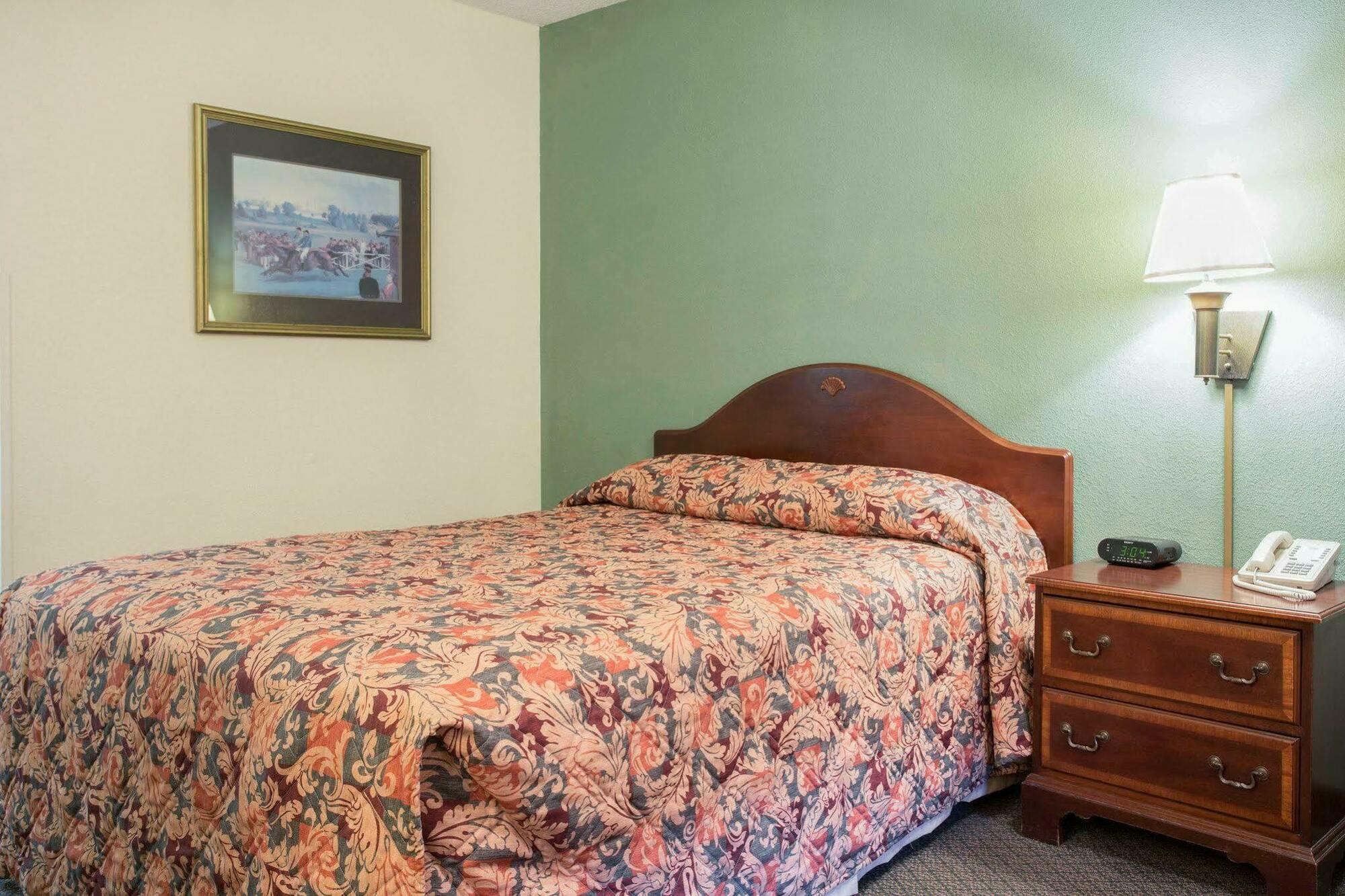 Red Roof Inn & Suites Cornelius - Lake Norman Екстериор снимка